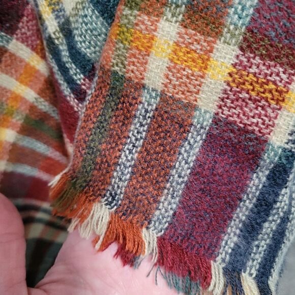 NWT PLAID SHAWL/BLANKET SCARF WITH TWO HOOKS IN THE FRONT OSFM - Picture 5 of 7